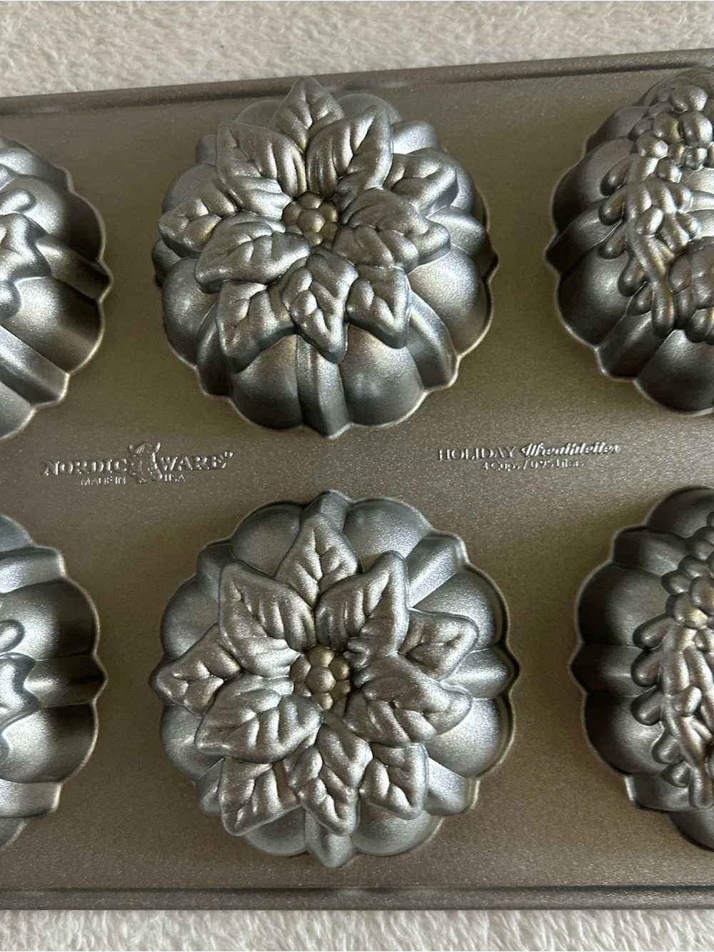 Nordic Ware Wreathlettes Pan Baking Holiday Cake Mold Christmas NEW